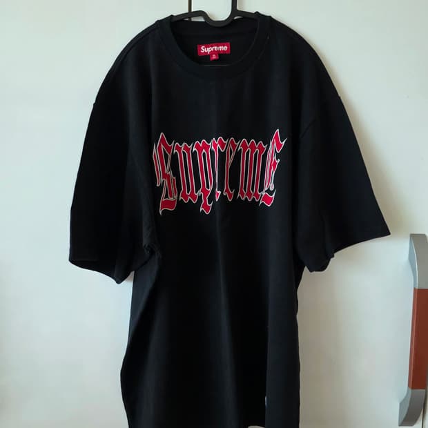 슈프림 올드 잉글리쉬 숏슬리브 탑 블랙 - 24SS