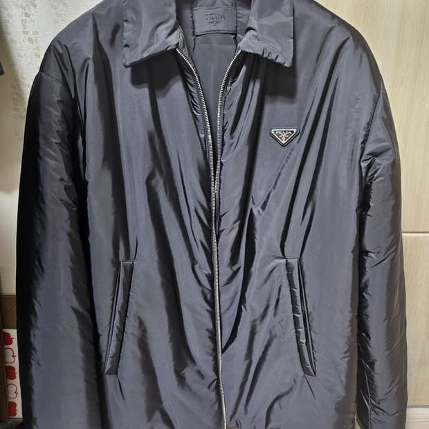 프라다 리버서블 다운 자켓 판매합니다