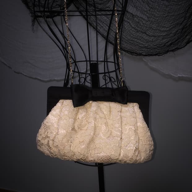 Vtg shiori big ribbon chain bag