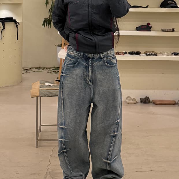 메종 미네드 워싱 커브드 데님 팬츠 U558