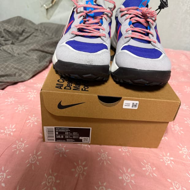 나이키 acg 로우케이트 울프그레이 브라이튼앤크림슨 270사이즈 새상품 