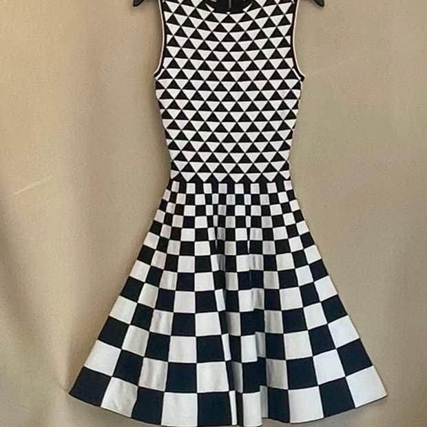 [TED BAKER]블랙&화이트 플레어 니트 원피스