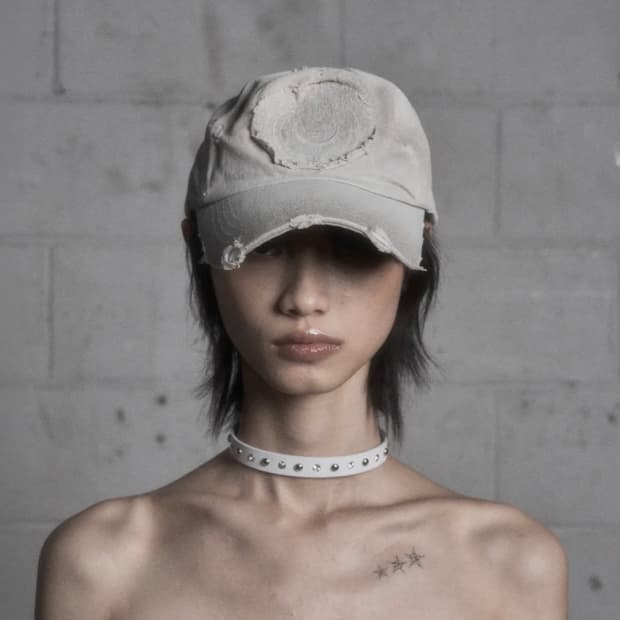 런던파퓸스 아카이브 DISTRESSED APPLIQUE CAP IVORY