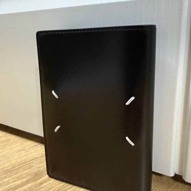 메종 마르지엘라 스티치 여권 케이스 (블랙)