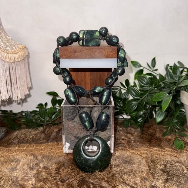 Deep green marvel stone necklace 