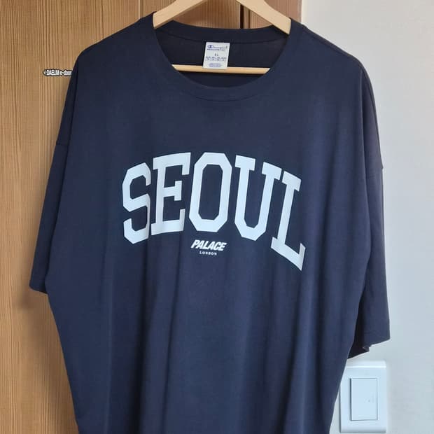 팔라스 x 챔피온 샵 티셔츠 서울 네이비 - 25SS