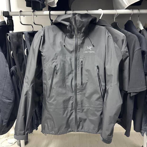 아크테릭스 베타 SV 블랙 M 팝니다