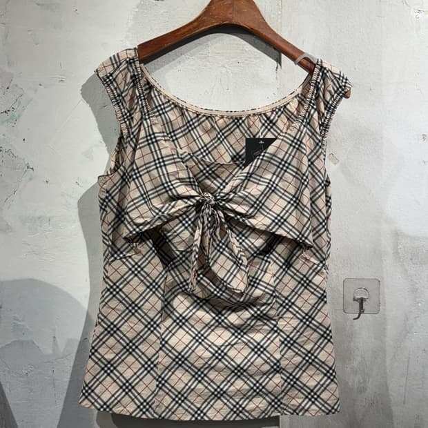 Burberry beige plaid sleeveles