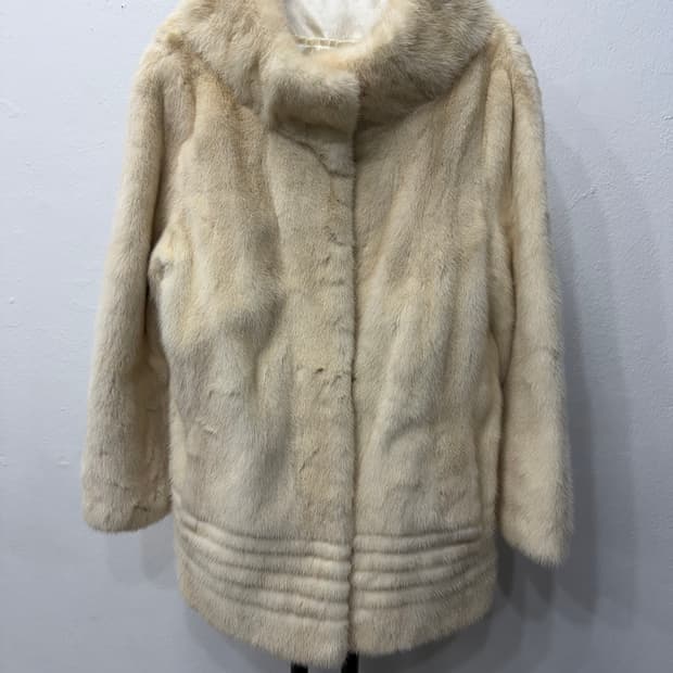 정품) 끌레베 & 진도 A라인 아이보리 천연 밍크 퍼 코트 91