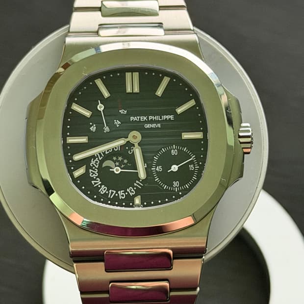 파텍필립 5712 노틸러스 스틸