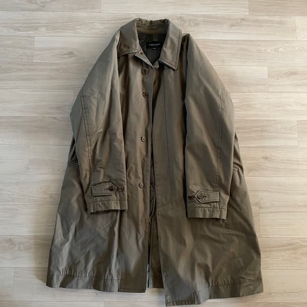 이스트로그 퀼티드 트렌치 코트