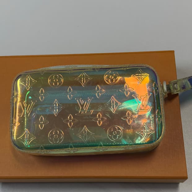 루이비통 포쉐트 볼가 프리즘 한정판