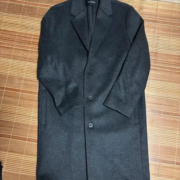 인사일런스 울 캐시미어 싱글코트 팝니다.