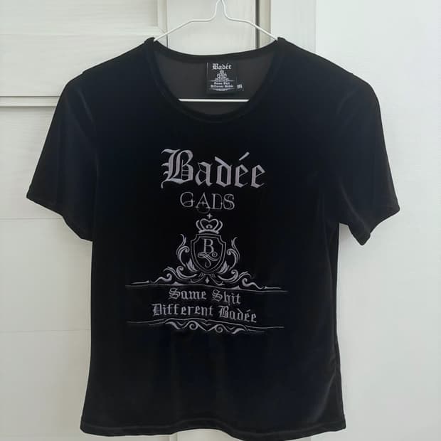 배디 Badee Antique Varsity Top [Black]