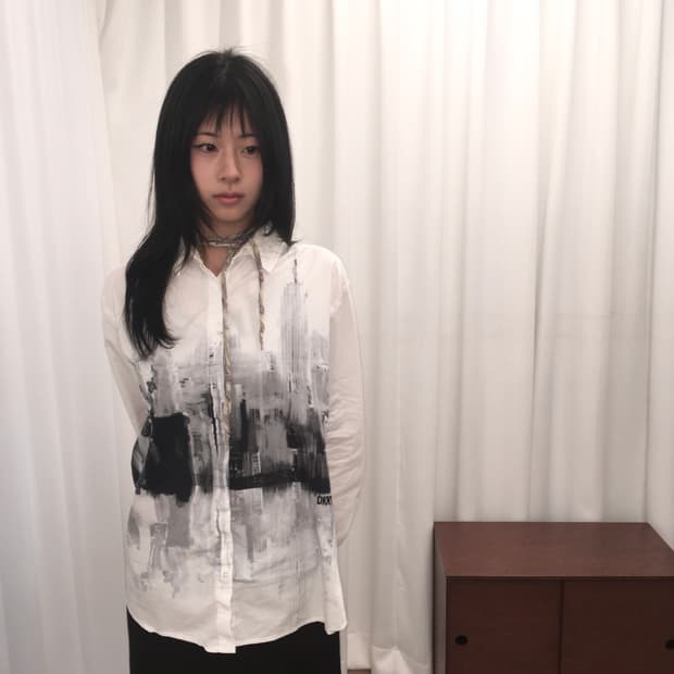 DKNY 화이트 그래픽 셔츠