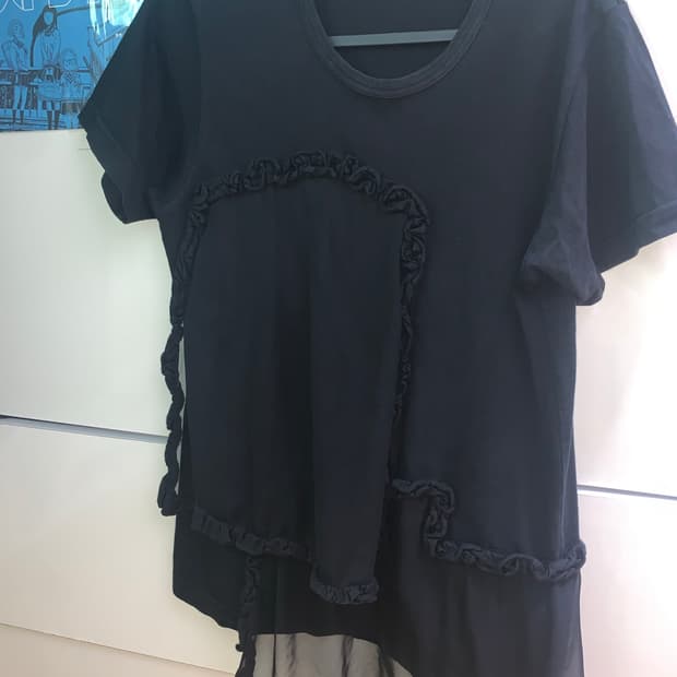 꼼데가르송 비대칭 프릴 티셔츠