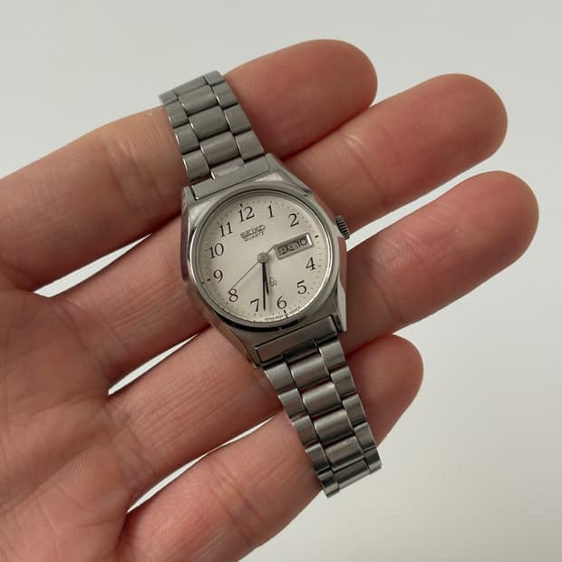 세이코 1980년도 빈티지 시계 아라빅 인덱스 실버 쿼츠 여성