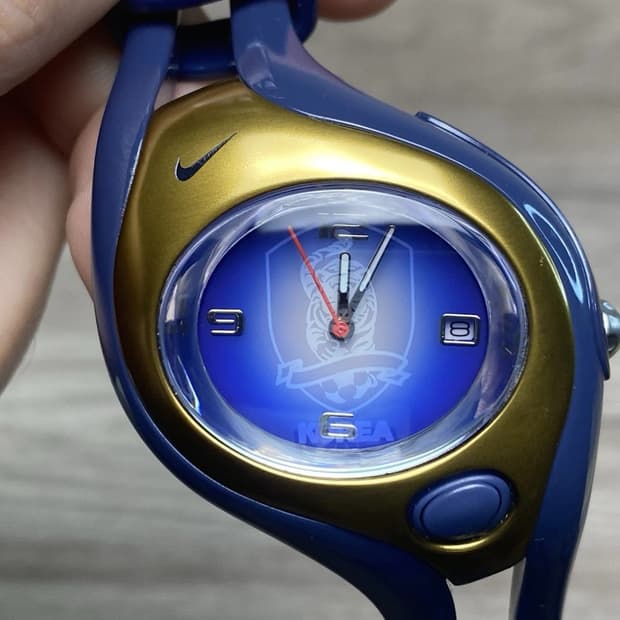 나이키 트라이액스 스위프트 아날로그 대한축구협회 한정판 시계