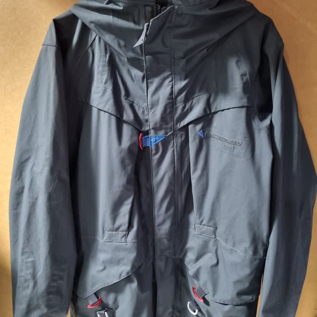 클라터뮤젠 프로스트 후드자켓