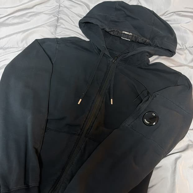 CP컴퍼니 라이트 플리스 후드집업