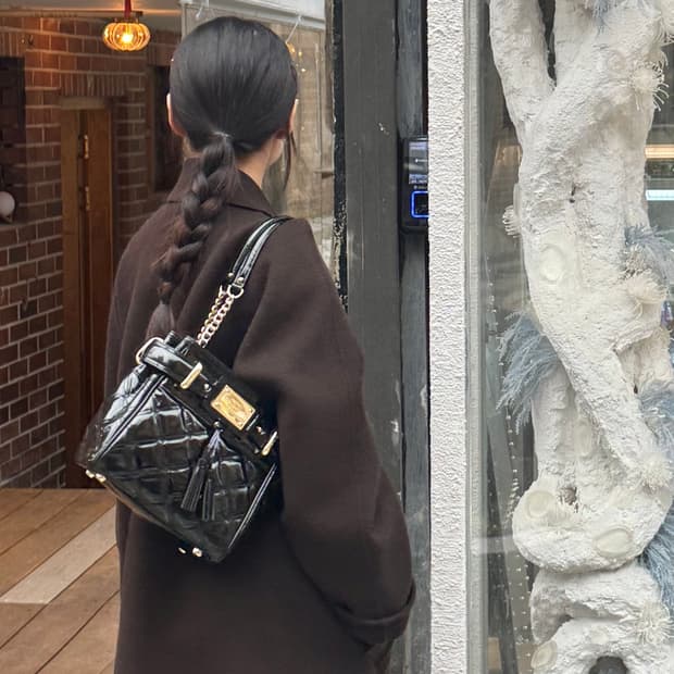 더블엠 y2k 히메갸루 블랙 에나멜 숄더백