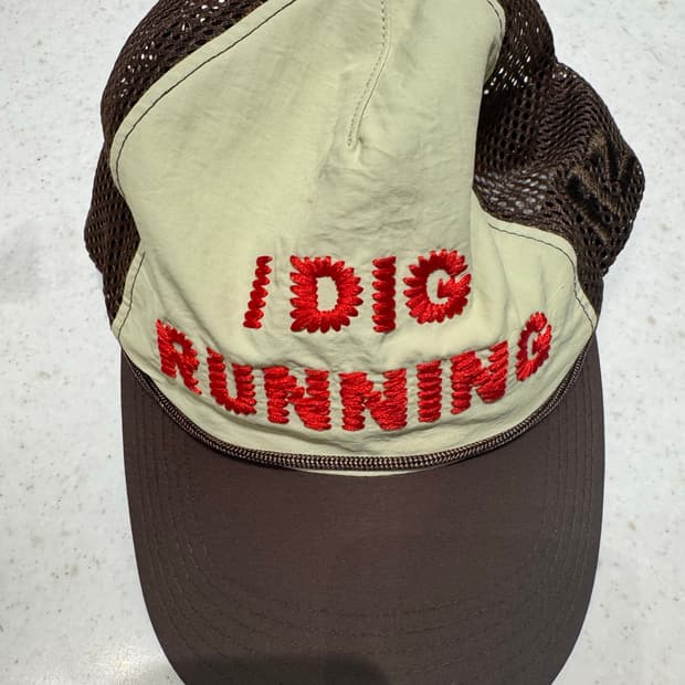 알렉스조노 브라운 캡