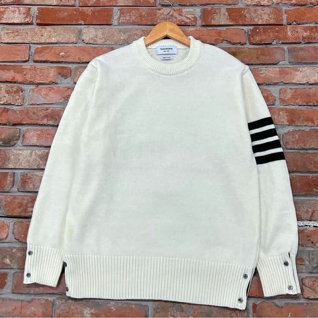 톰브라운 램스울 라운드 화이트 니트(무료배송)