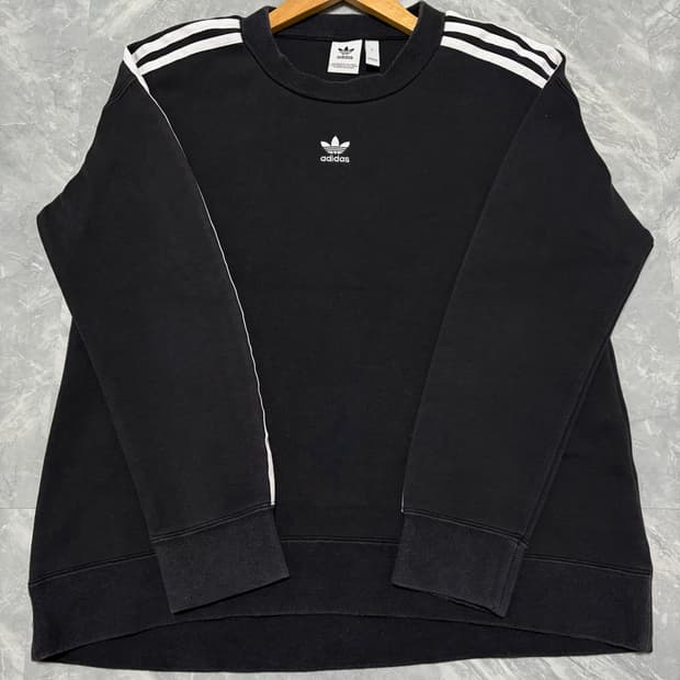 아디다스 삼선 라인 맨투맨