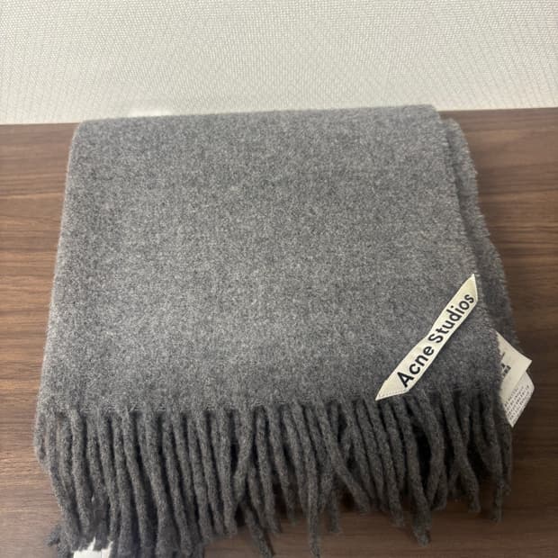 ACNE STUDIOS 아크네스튜디오 와이드 머플러