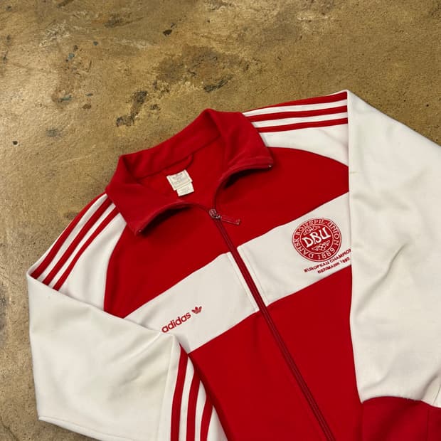 아디다스 빨흰 레드 다이너마이트 져지 트랙탑 100