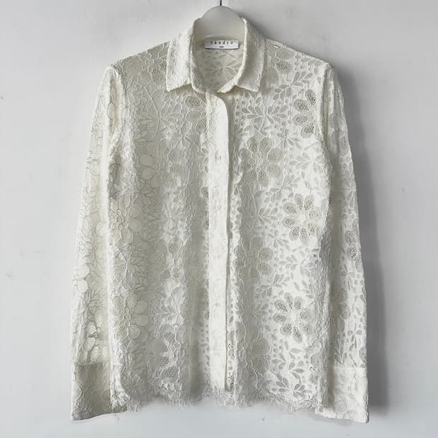 산드로 레이스 텍스처 블라우스 탑