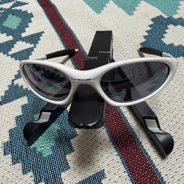 오클리 미뉴트 1.0 펄화이트 1세대