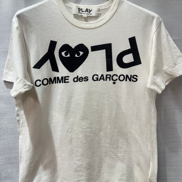 꼼데가르송 인버티드 로고 반팔티 M(S~M)