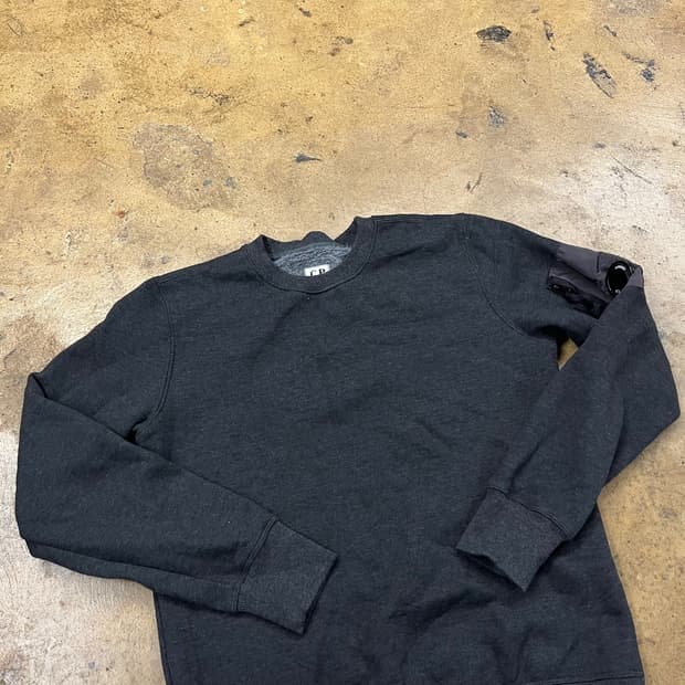 [ 정품/95 ] CP 컴퍼니 렌즈 와펜 맨투맨 b10