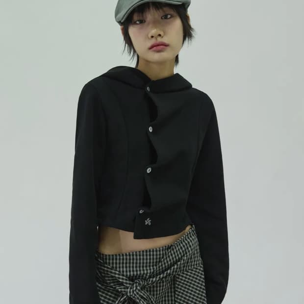 슬릭글로우스몰 로고 사이드 버튼 셔링 후드 탑[블랙]