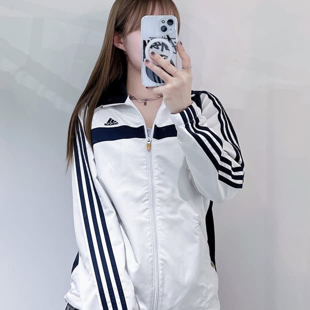 아디다스 스몰로고 화이트 바람막이