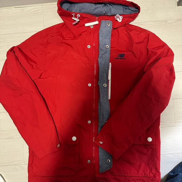 뉴발란스 빨간색 후드 점퍼