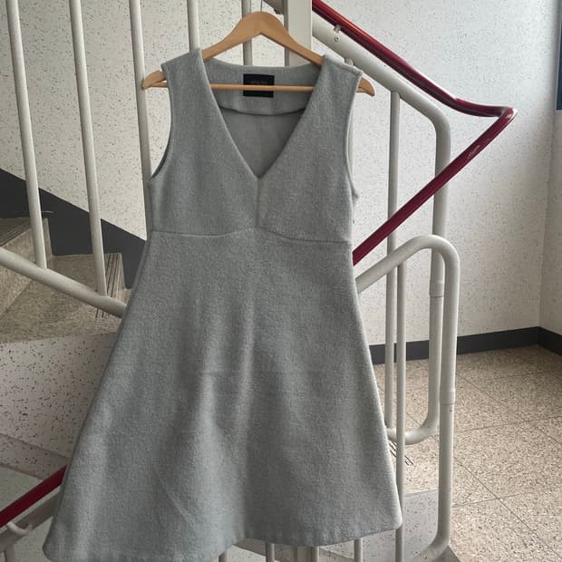 v neck dress