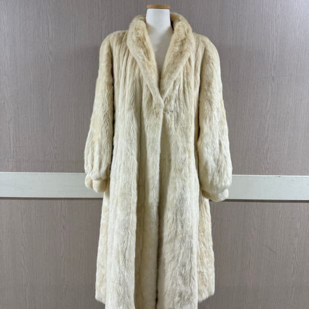 사가 풀스킨 아이보리 밍크코트