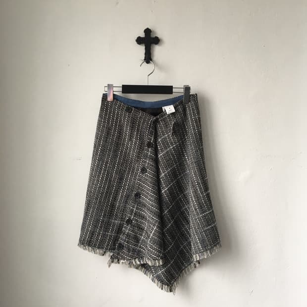 Drape button point knitted skirt