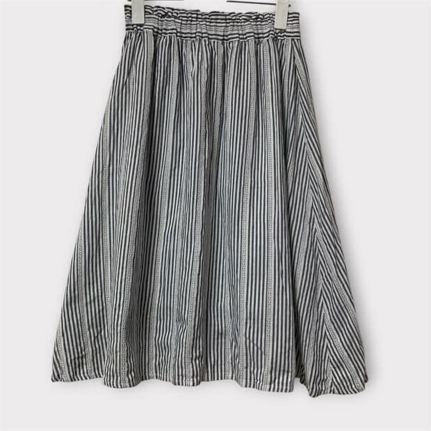 모리거루하구미 레이스 아일렛 스트라이프 스커트