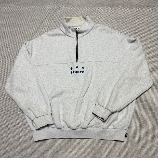 아이앱 IAB 스튜디오 하프집업 맨투맨