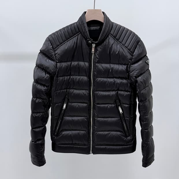 [S+급/46] 프라다 삼각로고 경량 바이커 패딩 블랙