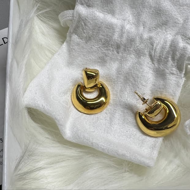 콜드프레임 RETRO CRESCENT MOON EARRINGS Gold