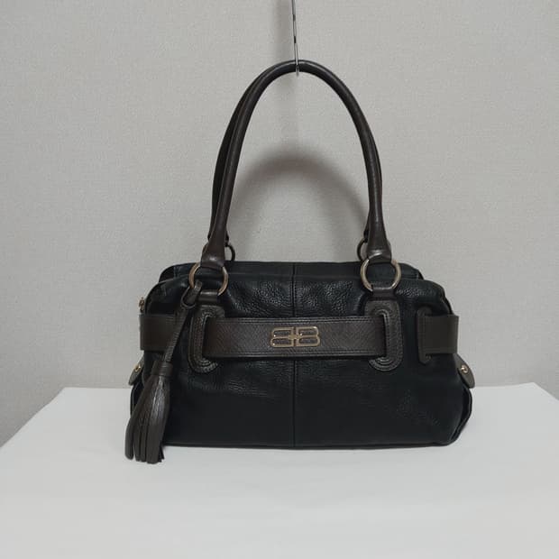 발렌시아가 BB로고 카우레더 테슬 숄더백 (정품)