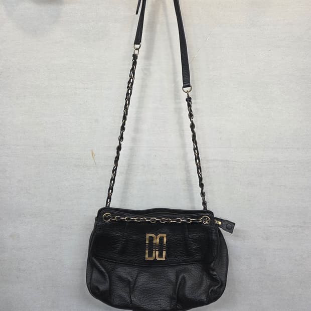 닥스 가죽 체인 숄더 크로스백 