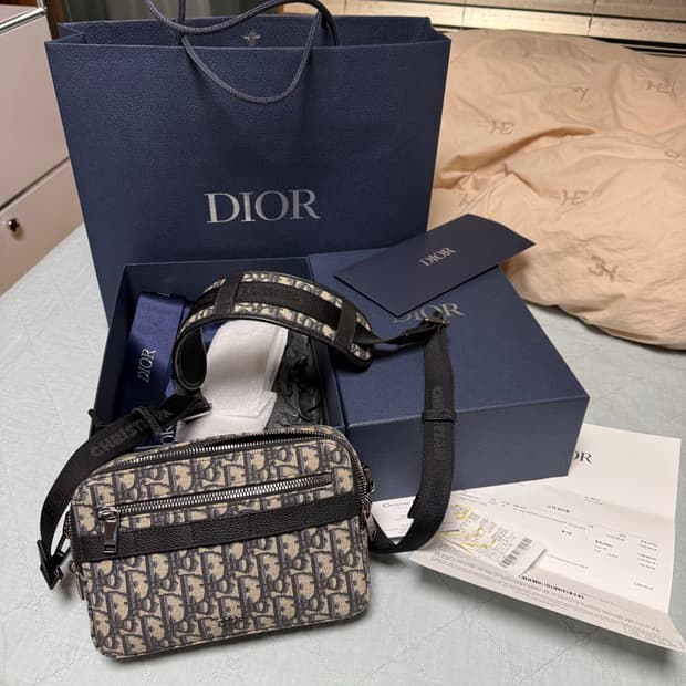디올 오블리크 사파리 메신저백