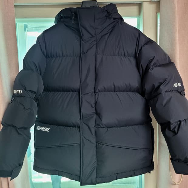 슈프림 고어텍스 900 필 다운 파카 블랙 - 24FW