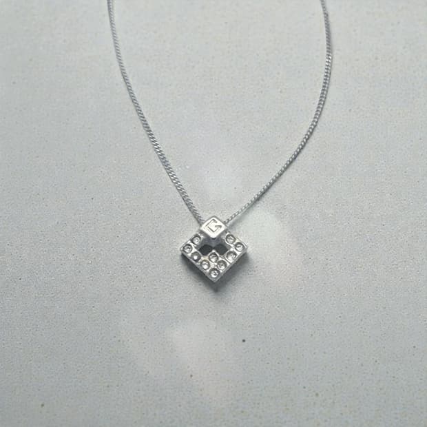 지방시 로고 큐빅 스퀘어  목걸이