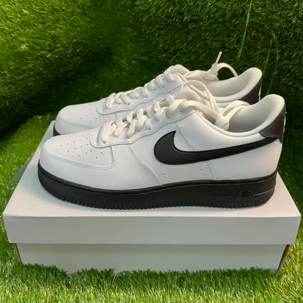 나이키 에어포스 1 로우 화이트 블랙 미드솔